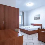 Wayco Πανσιόν Lipomo